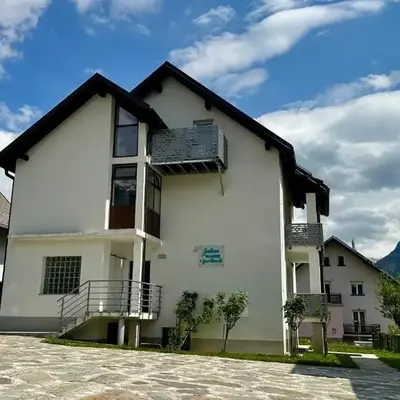 Julian Manor apartments