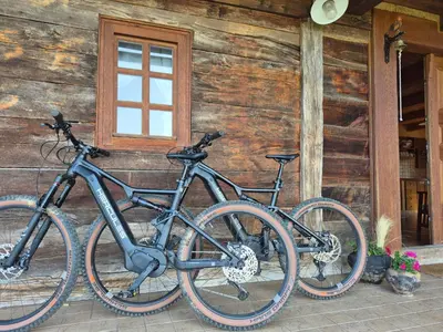 two bikes parked in front of a log cabin at Oldhouse Knezovo in Sromlje