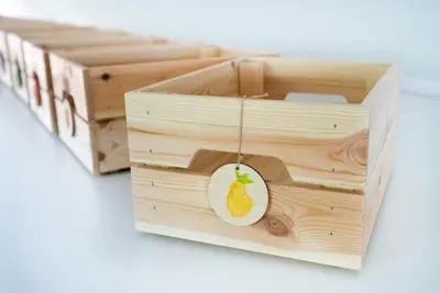 a wooden box with a carrot ornament in it at Hiša sonca Toti breg in Svečina