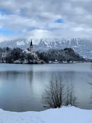 a church on an island in the middle of a lake at Apartment Vida in Bled