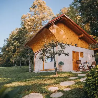 Sleeping with bees - Tourist farm Muha