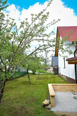 a park with a bench in a yard at Grajska kmetija in Kočevje