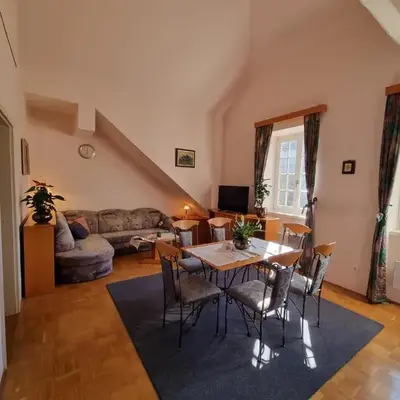 Apartma Vrtnica