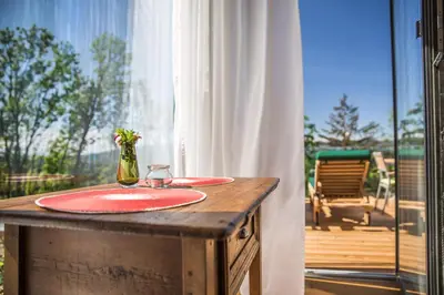 a table with a red plate and a vase on it at Winzarei Ciringa Menhard in Zgornja Kungota