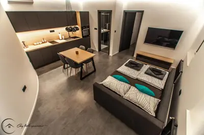 an overhead view of a bedroom with a bed and a kitchen at Cozy Little Apartments in Ig