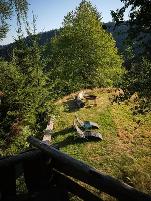 an overhead view of a picnic table in a field at Treehouse Toplak in Ruše