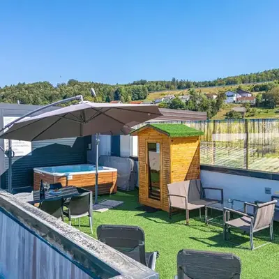 Rooftop Home With Whirlpool & Sauna - Happy Rentals