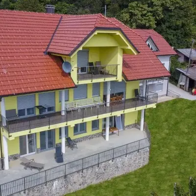 Yellow House Grabrovec