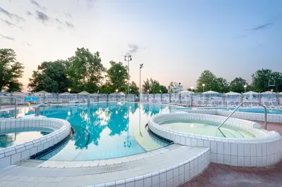 a large swimming pool with chairs around it at Terme Banovci - Hotelsko naselje Zeleni gaj in Banovci