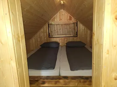 a small room with two beds in a cabin at Glamping na podeželju in Lutverci