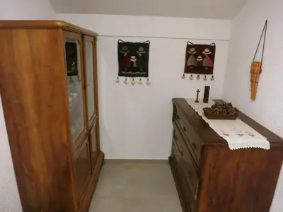 a room with three cats on the wall at Turistična kmetija Izgoršek in Griže